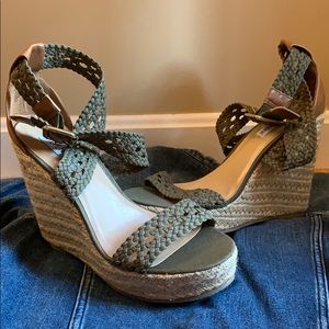 NWOT Steve Madden River Olive Woven Wedge Sandals